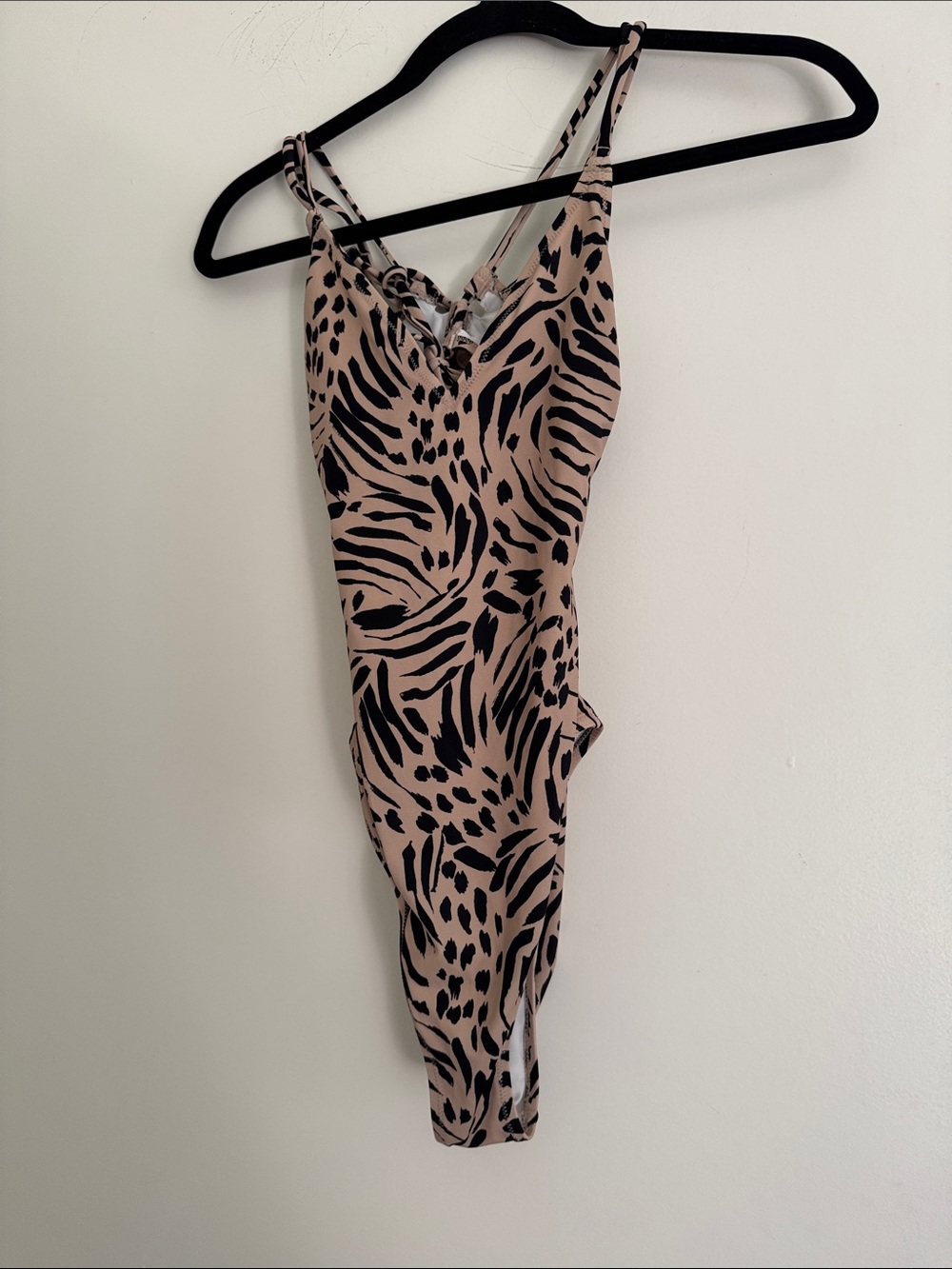 Shade and shore nwot size S women’s one piece. Low back. Supportive